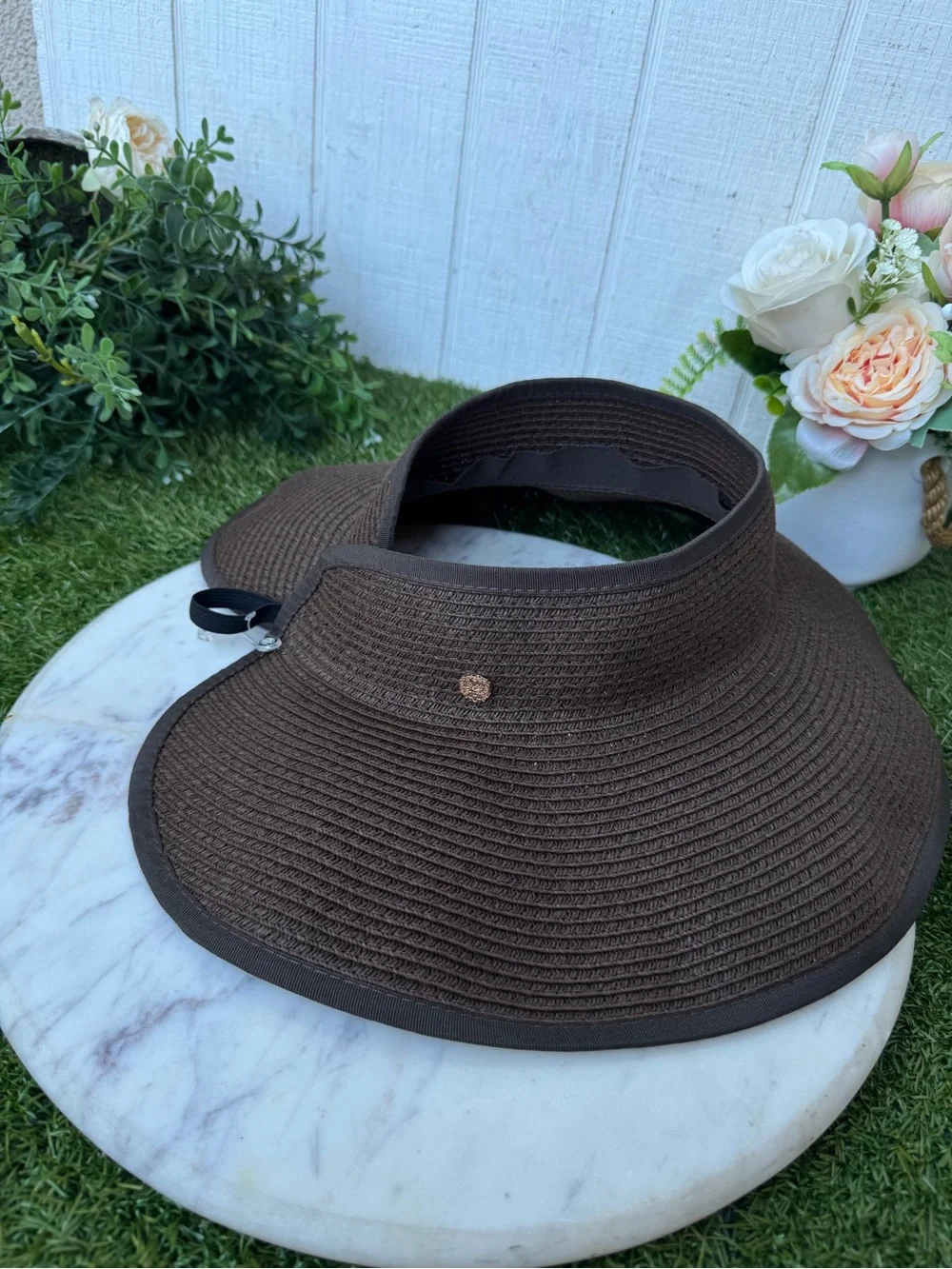 Vince Camuto Brown Straw Sun Visor Roll-Up Straw Visor NWOT Summer hat chocolate